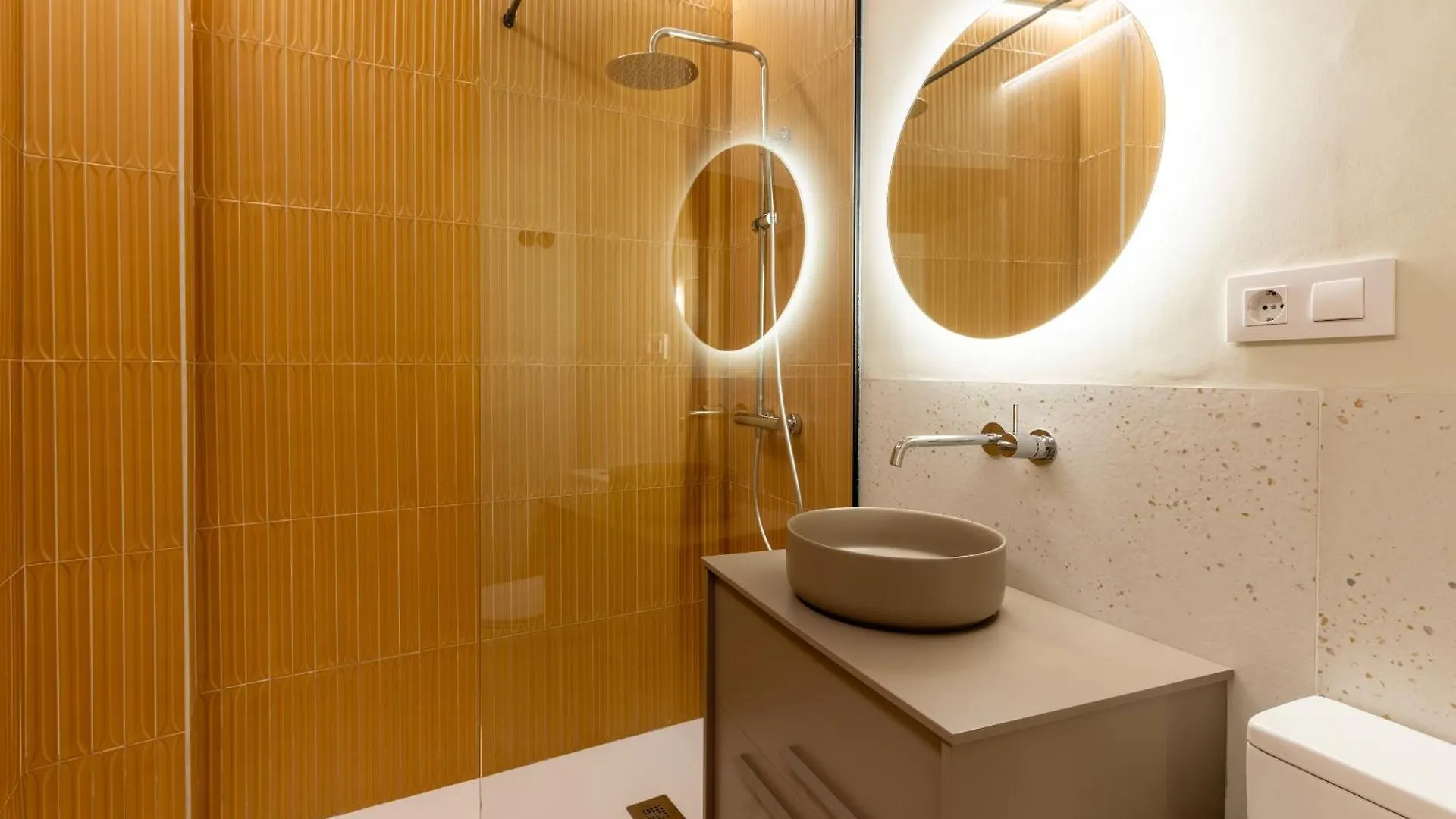 M4 Santa Cruz Catedral Apartment Seville Spain