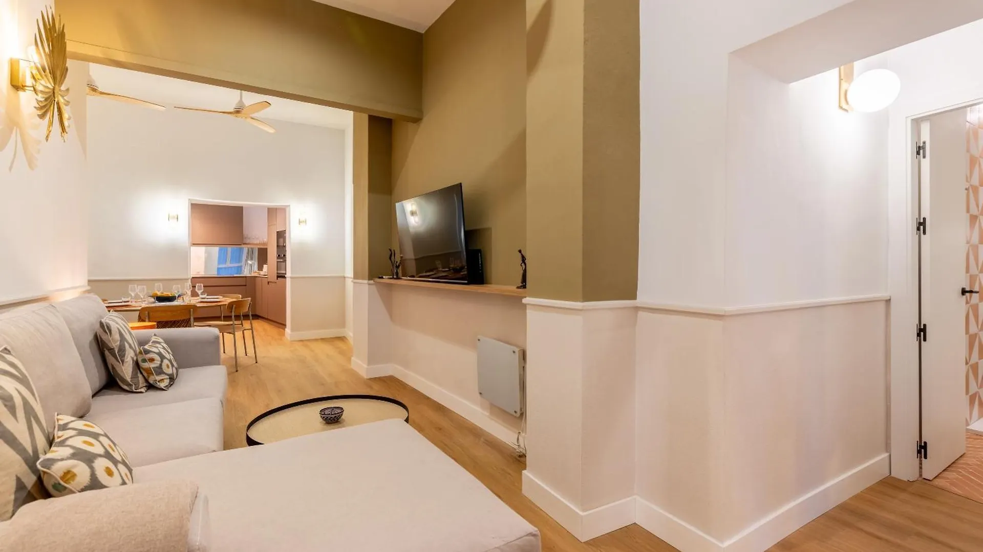 M4 Santa Cruz Catedral Apartment Seville