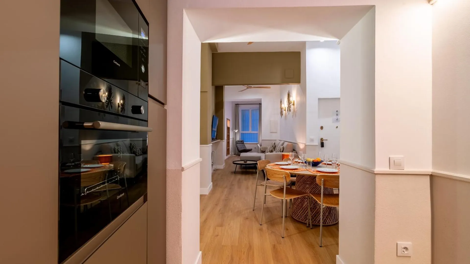 M4 Santa Cruz Catedral Apartment Seville Spain