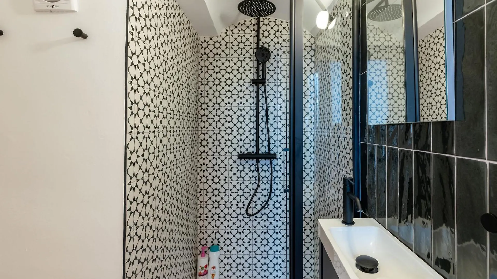 M4 Santa Cruz Catedral Apartment Seville Spain