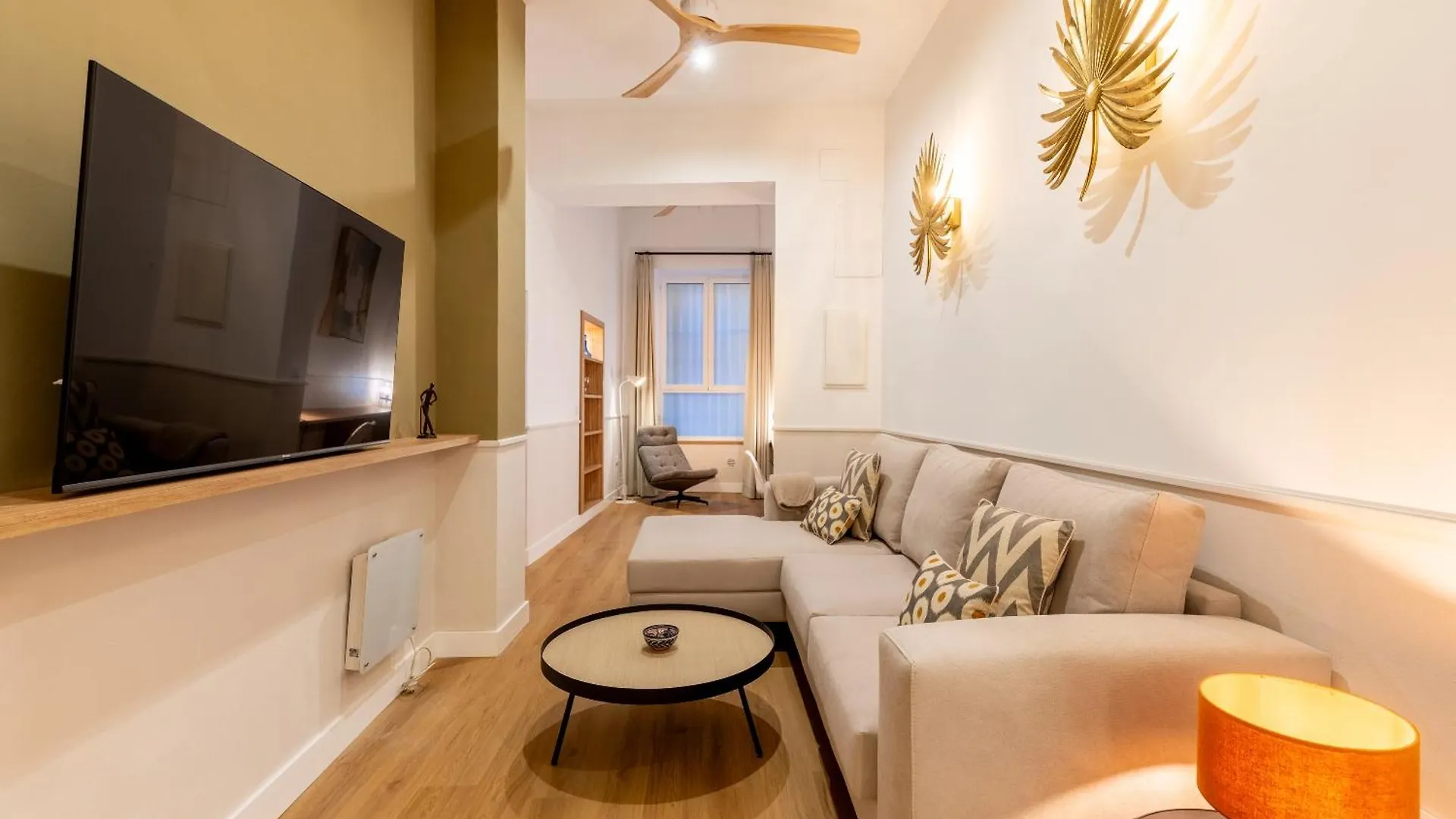 M4 Santa Cruz Catedral Apartment Seville Spain